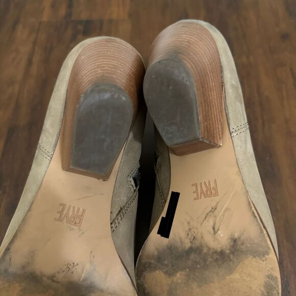 FRYE Reina Heeled Western Ankle Bootie in Ash Leather - Picture 12 of 13